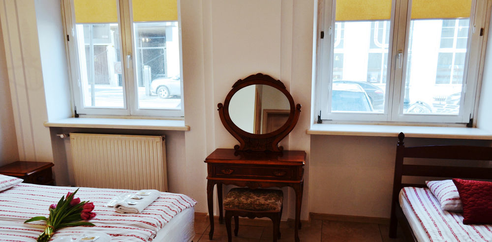 Puffa Hostel Lux Варшава Экстерьер фото