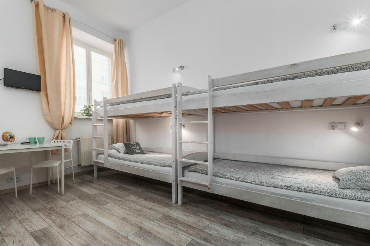 Puffa Hostel Lux Варшава Экстерьер фото
